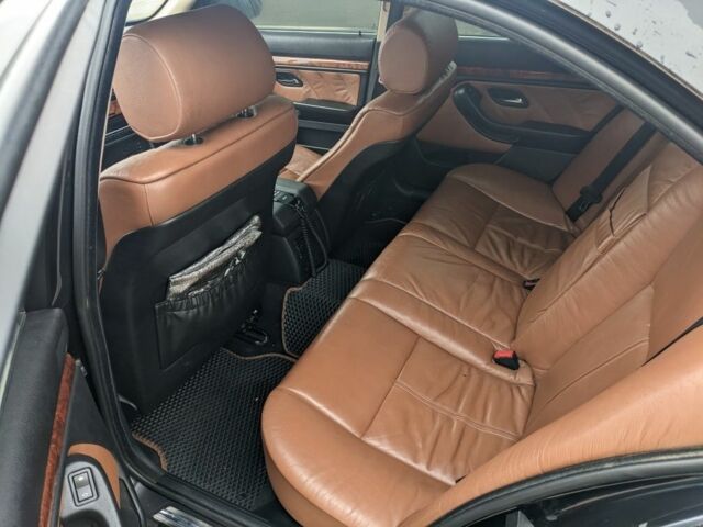 Черный БМВ 5 Серия, объемом двигателя 3.5 л и пробегом 267 тыс. км за 4000 $, фото 9 на Automoto.ua