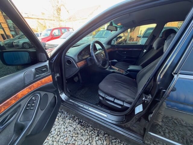 Черный БМВ 5 Серия, объемом двигателя 2.5 л и пробегом 300 тыс. км за 2900 $, фото 9 на Automoto.ua