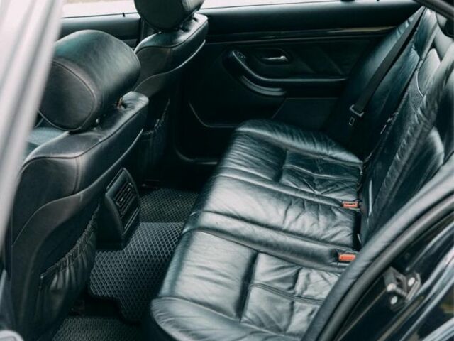 Черный БМВ 5 Серия, объемом двигателя 4.4 л и пробегом 400 тыс. км за 13000 $, фото 11 на Automoto.ua