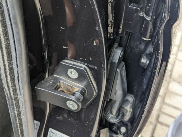 Черный БМВ 5 Серия, объемом двигателя 3.5 л и пробегом 267 тыс. км за 4000 $, фото 11 на Automoto.ua