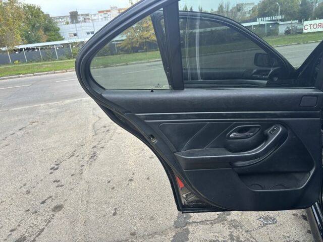 Чорний БМВ 5 Серія, об'ємом двигуна 2.8 л та пробігом 303 тис. км за 4400 $, фото 11 на Automoto.ua