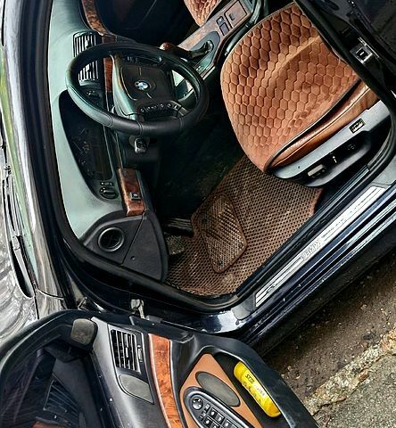 Черный БМВ 5 Серия, объемом двигателя 2.8 л и пробегом 0 тыс. км за 4500 $, фото 3 на Automoto.ua