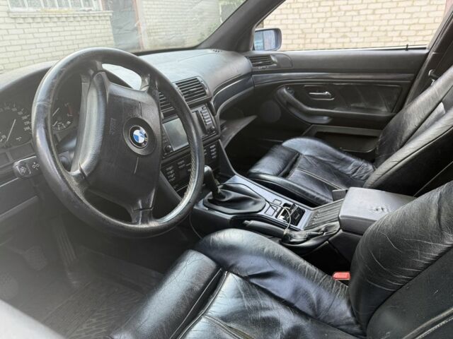 Черный БМВ 5 Серия, объемом двигателя 2.5 л и пробегом 320 тыс. км за 1600 $, фото 6 на Automoto.ua
