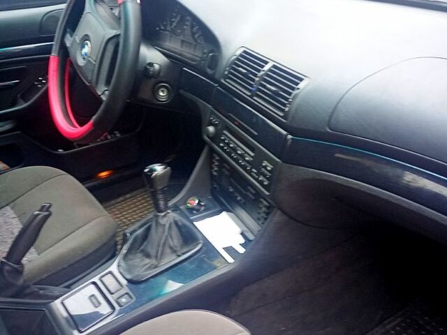 Черный БМВ 5 Серия, объемом двигателя 2 л и пробегом 294 тыс. км за 2700 $, фото 1 на Automoto.ua