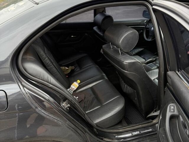 Черный БМВ 5 Серия, объемом двигателя 2.5 л и пробегом 460 тыс. км за 3500 $, фото 3 на Automoto.ua