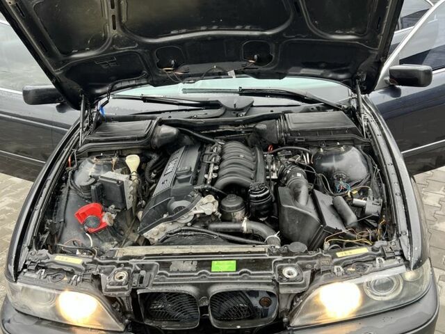 Чорний БМВ 5 Серія, об'ємом двигуна 2 л та пробігом 400 тис. км за 2700 $, фото 7 на Automoto.ua