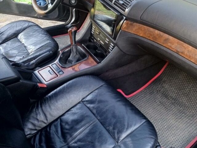 Чорний БМВ 5 Серія, об'ємом двигуна 2 л та пробігом 333 тис. км за 4400 $, фото 1 на Automoto.ua