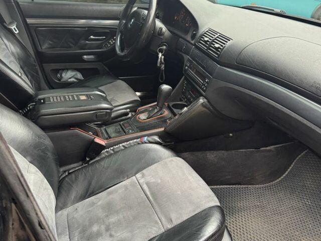 Черный БМВ 5 Серия, объемом двигателя 3.4 л и пробегом 431 тыс. км за 4700 $, фото 5 на Automoto.ua