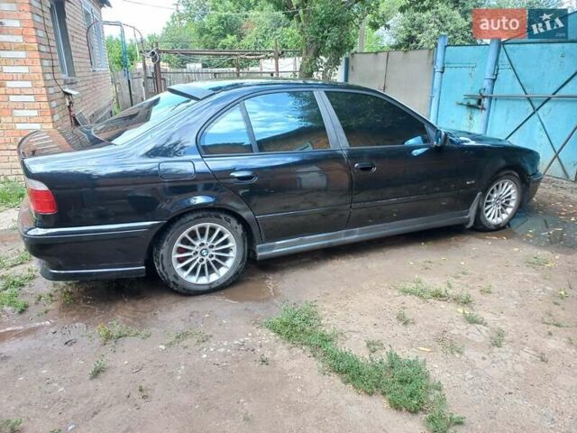 Черный БМВ 5 Серия, объемом двигателя 3.98 л и пробегом 322 тыс. км за 2800 $, фото 6 на Automoto.ua