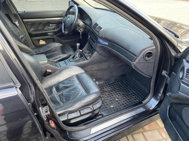 Черный БМВ 5 Серия, объемом двигателя 2.8 л и пробегом 282 тыс. км за 5500 $, фото 9 на Automoto.ua