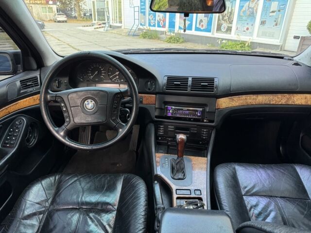 Черный БМВ 5 Серия, объемом двигателя 2.8 л и пробегом 330 тыс. км за 4400 $, фото 6 на Automoto.ua