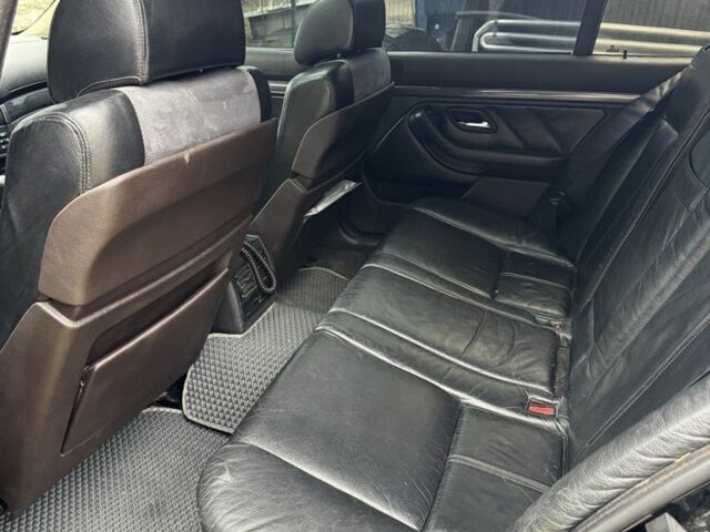 Черный БМВ 5 Серия, объемом двигателя 3.4 л и пробегом 431 тыс. км за 4700 $, фото 6 на Automoto.ua