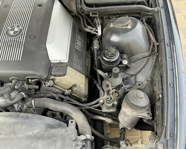 Черный БМВ 5 Серия, объемом двигателя 3.5 л и пробегом 340 тыс. км за 4999 $, фото 37 на Automoto.ua