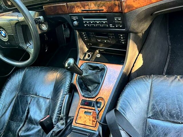 Чорний БМВ 5 Серія, об'ємом двигуна 2 л та пробігом 350 тис. км за 3200 $, фото 4 на Automoto.ua