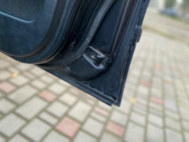 Черный БМВ 5 Серия, объемом двигателя 2.8 л и пробегом 282 тыс. км за 5500 $, фото 12 на Automoto.ua