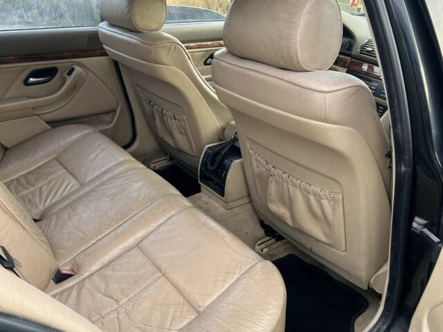 Черный БМВ 5 Серия, объемом двигателя 2.5 л и пробегом 300 тыс. км за 3350 $, фото 4 на Automoto.ua