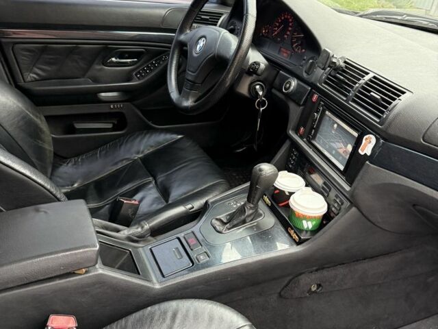 Черный БМВ 5 Серия, объемом двигателя 2.5 л и пробегом 460 тыс. км за 3500 $, фото 5 на Automoto.ua