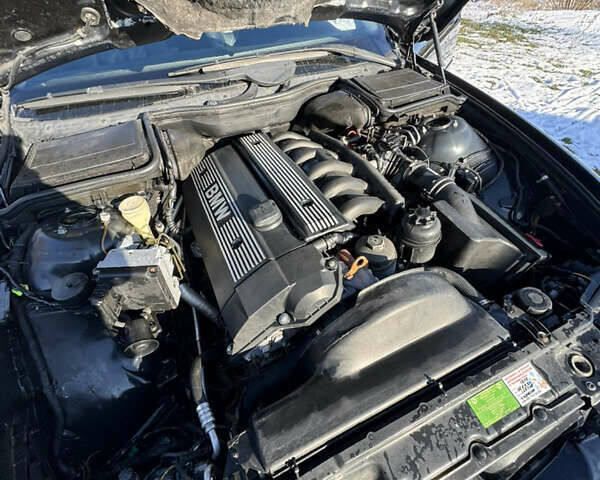 Черный БМВ 5 Серия, объемом двигателя 2.5 л и пробегом 270 тыс. км за 4700 $, фото 5 на Automoto.ua