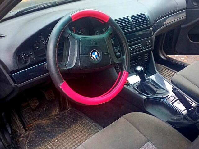 Черный БМВ 5 Серия, объемом двигателя 2 л и пробегом 294 тыс. км за 2700 $, фото 3 на Automoto.ua