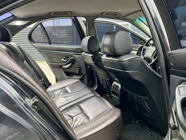 Чорний БМВ 5 Серія, об'ємом двигуна 2 л та пробігом 400 тис. км за 2700 $, фото 3 на Automoto.ua