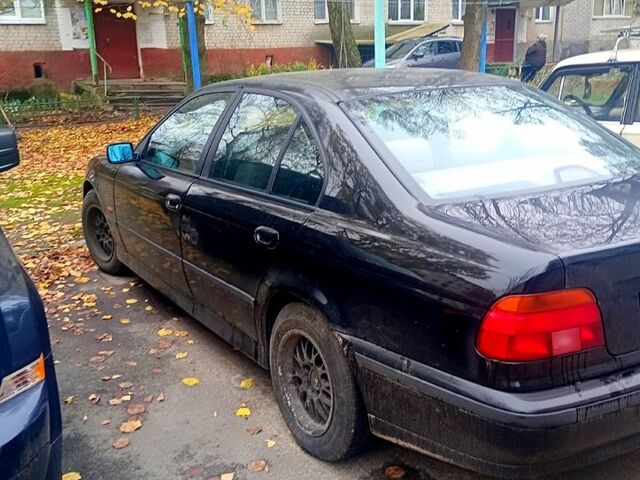 Черный БМВ 5 Серия, объемом двигателя 2 л и пробегом 294 тыс. км за 2700 $, фото 5 на Automoto.ua