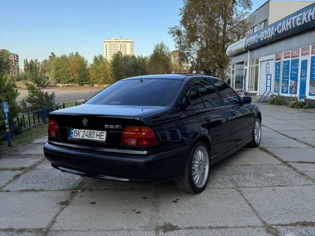Черный БМВ 5 Серия, объемом двигателя 2.8 л и пробегом 330 тыс. км за 4400 $, фото 5 на Automoto.ua