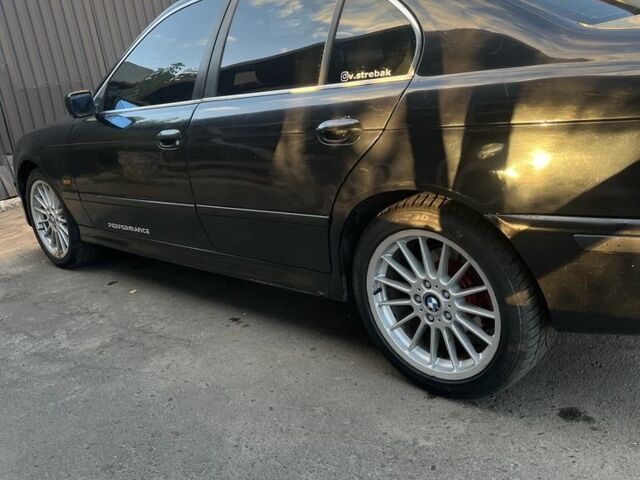Черный БМВ 5 Серия, объемом двигателя 2 л и пробегом 294 тыс. км за 4500 $, фото 5 на Automoto.ua