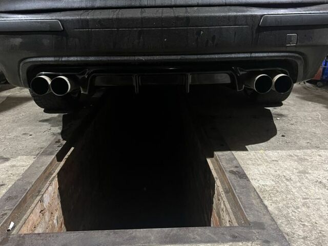 Черный БМВ 5 Серия, объемом двигателя 2 л и пробегом 294 тыс. км за 4500 $, фото 4 на Automoto.ua