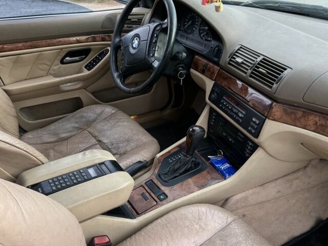 Черный БМВ 5 Серия, объемом двигателя 2.5 л и пробегом 300 тыс. км за 3350 $, фото 3 на Automoto.ua