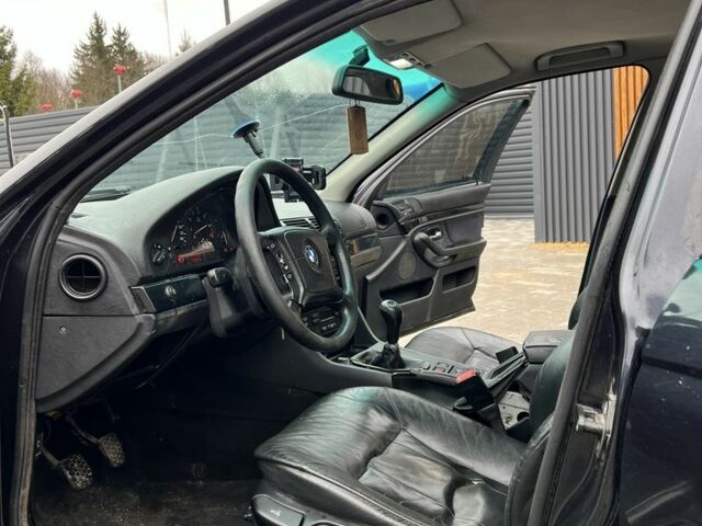 Чорний БМВ 5 Серія, об'ємом двигуна 2 л та пробігом 400 тис. км за 2700 $, фото 4 на Automoto.ua