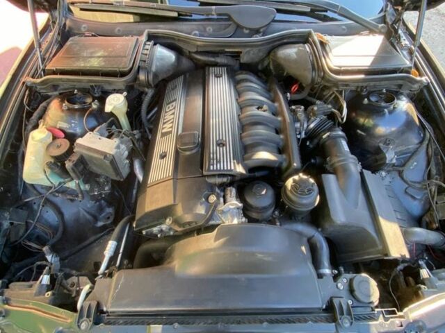 Черный БМВ 5 Серия, объемом двигателя 2.8 л и пробегом 150 тыс. км за 5600 $, фото 23 на Automoto.ua