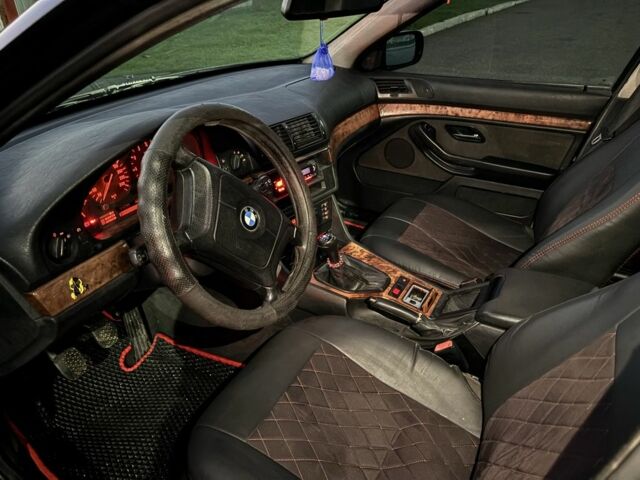 Черный БМВ 5 Серия, объемом двигателя 2.5 л и пробегом 370 тыс. км за 3700 $, фото 5 на Automoto.ua