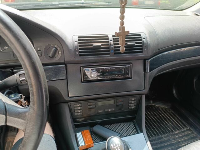 Черный БМВ 5 Серия, объемом двигателя 2 л и пробегом 1000 тыс. км за 4200 $, фото 5 на Automoto.ua