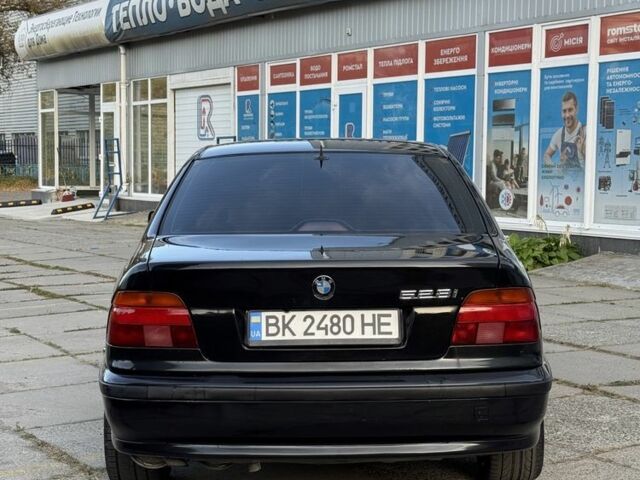 Черный БМВ 5 Серия, объемом двигателя 2.8 л и пробегом 330 тыс. км за 4400 $, фото 3 на Automoto.ua