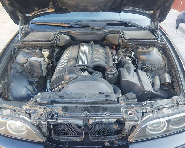Черный БМВ 5 Серия, объемом двигателя 2 л и пробегом 340 тыс. км за 4900 $, фото 15 на Automoto.ua