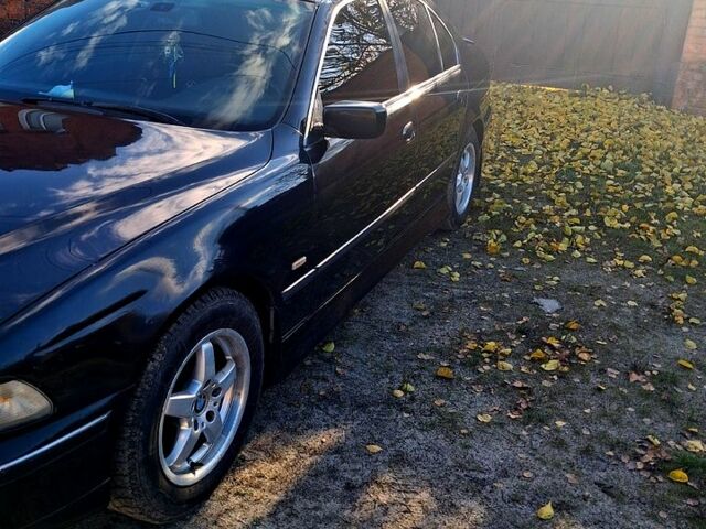 Черный БМВ 5 Серия, объемом двигателя 2 л и пробегом 360 тыс. км за 4000 $, фото 1 на Automoto.ua