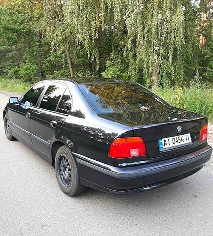 Черный БМВ 5 Серия, объемом двигателя 2.5 л и пробегом 300 тыс. км за 4800 $, фото 1 на Automoto.ua