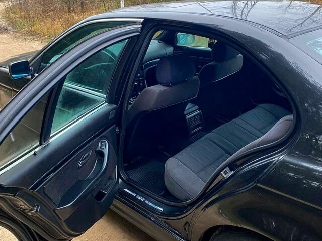 Чорний БМВ 5 Серія, об'ємом двигуна 2 л та пробігом 300 тис. км за 3800 $, фото 7 на Automoto.ua