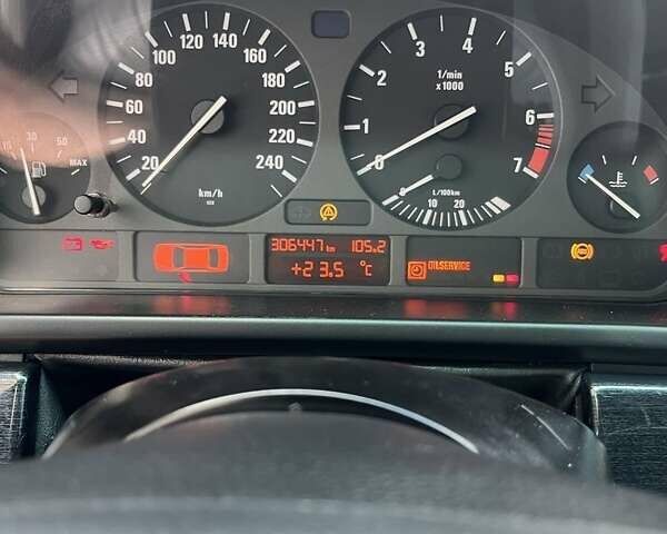 Черный БМВ 5 Серия, объемом двигателя 2.5 л и пробегом 306 тыс. км за 4500 $, фото 5 на Automoto.ua