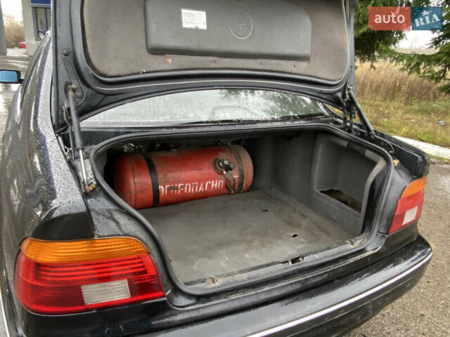 Черный БМВ 5 Серия, объемом двигателя 2.79 л и пробегом 300 тыс. км за 4400 $, фото 40 на Automoto.ua