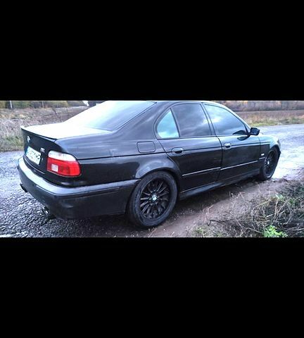 Черный БМВ 5 Серия, объемом двигателя 4.4 л и пробегом 350 тыс. км за 4100 $, фото 3 на Automoto.ua