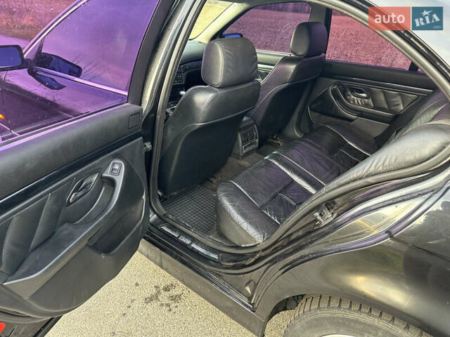 Чорний БМВ 5 Серія, об'ємом двигуна 2 л та пробігом 370 тис. км за 3000 $, фото 17 на Automoto.ua