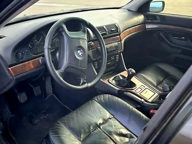 Черный БМВ 5 Серия, объемом двигателя 2.5 л и пробегом 0 тыс. км за 2700 $, фото 6 на Automoto.ua