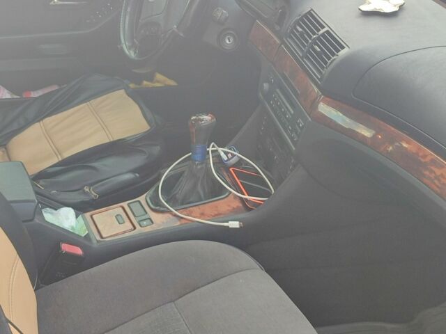 Черный БМВ 5 Серия, объемом двигателя 0 л и пробегом 350 тыс. км за 2500 $, фото 3 на Automoto.ua