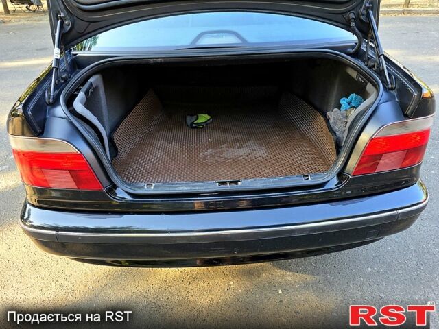 Черный БМВ 5 Серия, объемом двигателя 2 л и пробегом 400 тыс. км за 4500 $, фото 10 на Automoto.ua