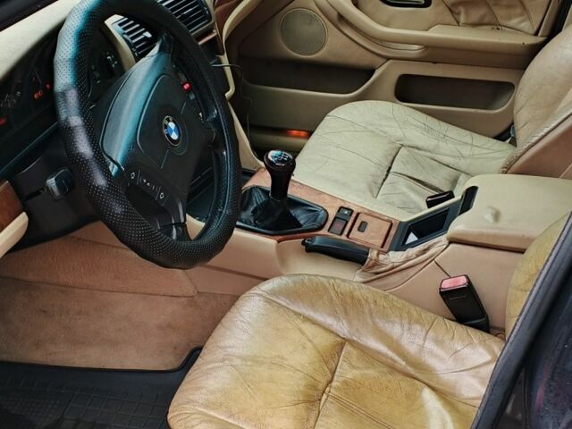 Чорний БМВ 5 Серія, об'ємом двигуна 2.5 л та пробігом 500 тис. км за 4500 $, фото 2 на Automoto.ua