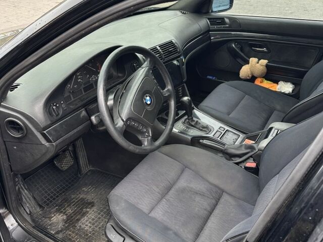 Черный БМВ 5 Серия, объемом двигателя 2.5 л и пробегом 600 тыс. км за 2300 $, фото 3 на Automoto.ua