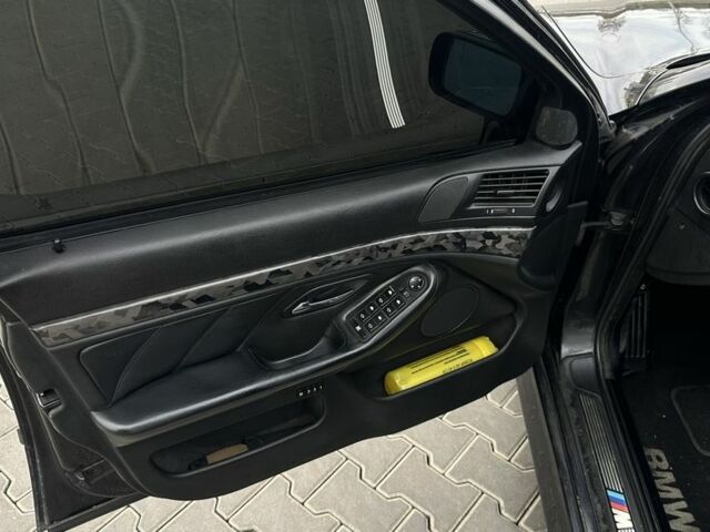 Черный БМВ 5 Серия, объемом двигателя 4.4 л и пробегом 350 тыс. км за 9000 $, фото 6 на Automoto.ua