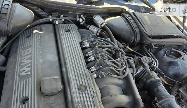 Черный БМВ 5 Серия, объемом двигателя 2.8 л и пробегом 330 тыс. км за 3300 $, фото 15 на Automoto.ua