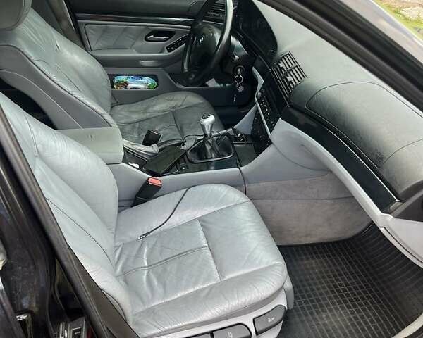 Черный БМВ 5 Серия, объемом двигателя 2.5 л и пробегом 306 тыс. км за 4500 $, фото 2 на Automoto.ua